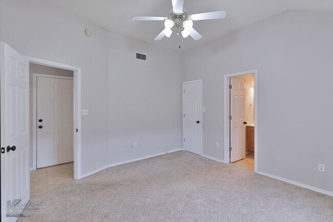 Building Photo - Great 3 bedroom 2 bath home in Wylie district.
