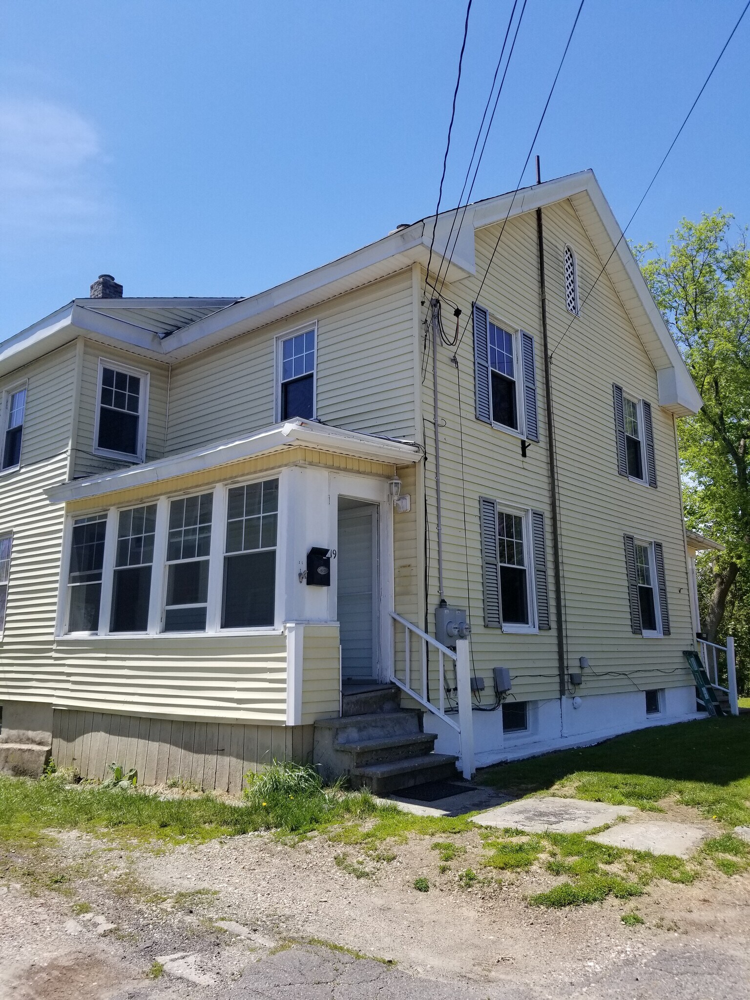 Side Front Entrance - 19 Circular Ave