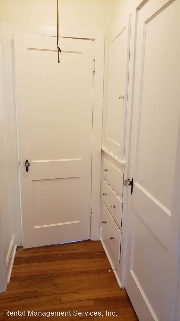 Building Photo - 3087 SE Ankeny St