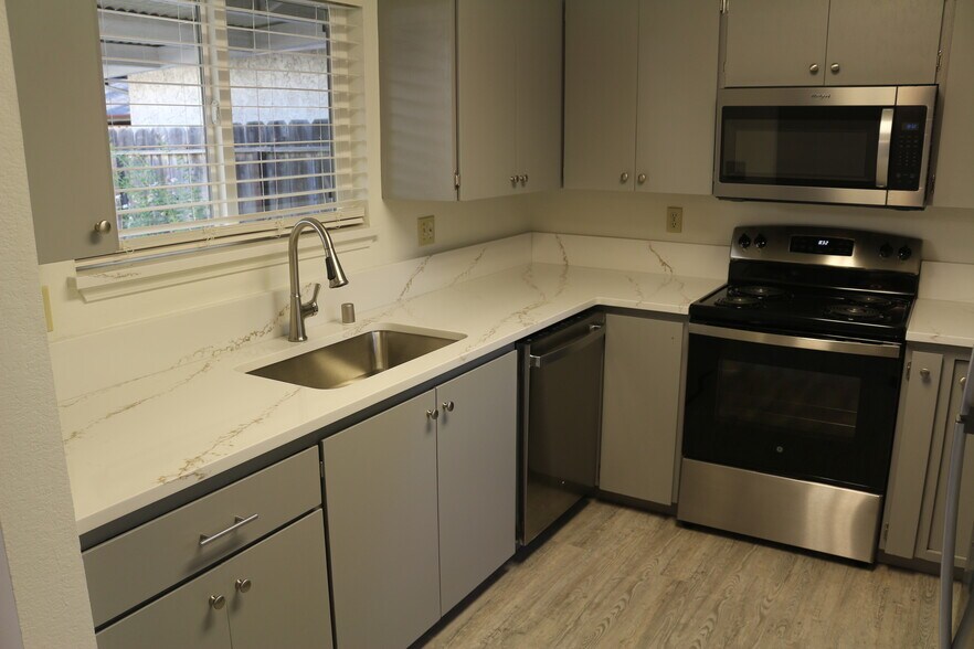 Kitchen - 2210 Ceanothus Ave