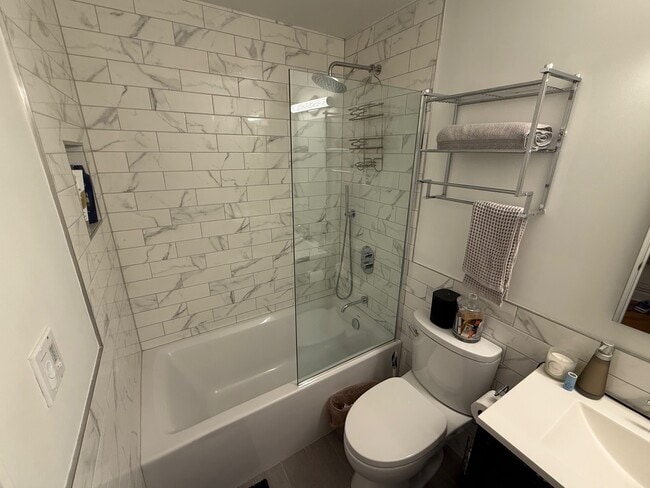 Building Photo - 411 W Ontario St