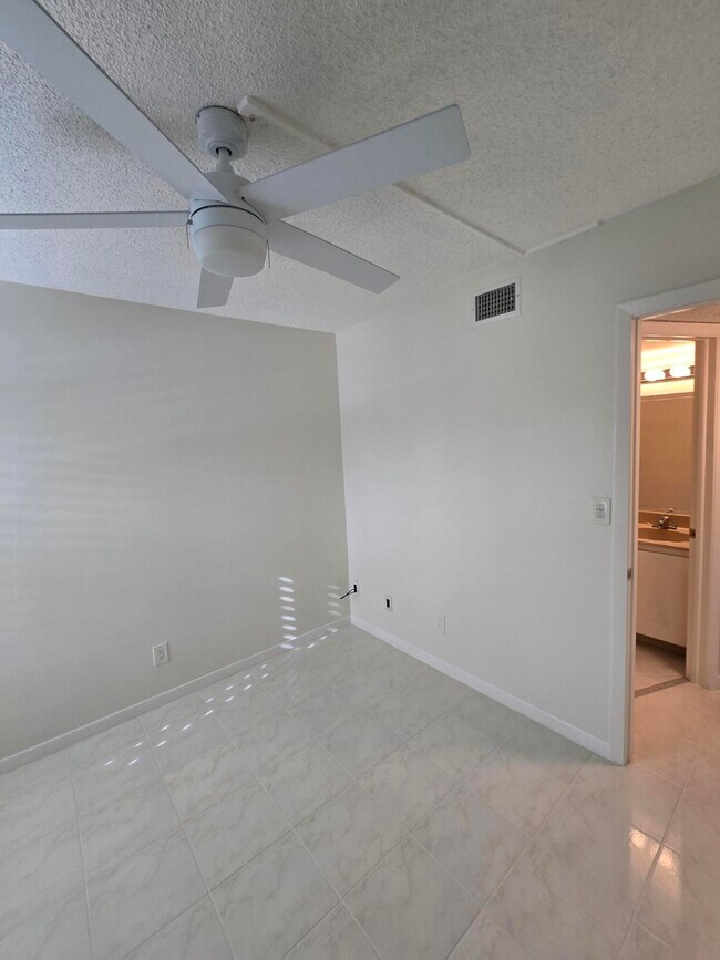 Building Photo - 9413 Boca Cove Cir