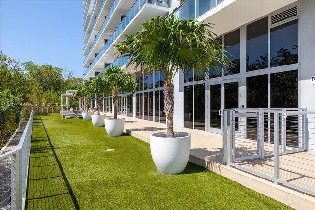 Building Photo - 16385 Biscayne Blvd