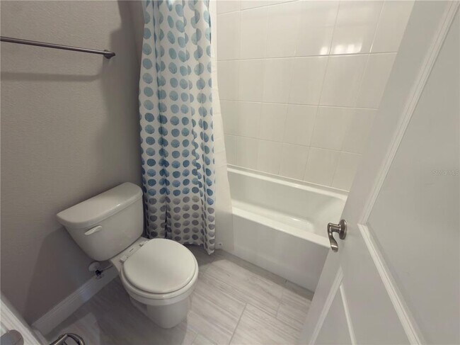 Building Photo - 2133 Divot Dr