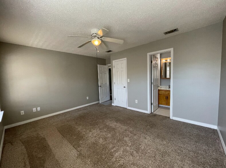 Building Photo - 447 Apple Dr