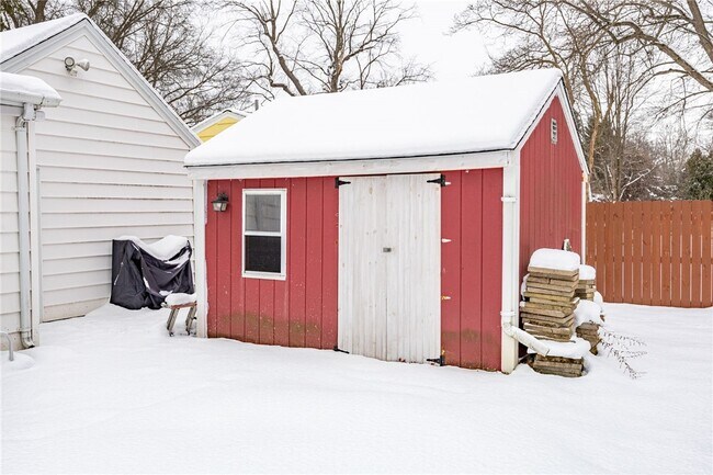 Building Photo - 105 Chestnut Dr