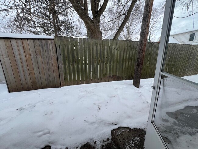 Building Photo - 7944 Grand St