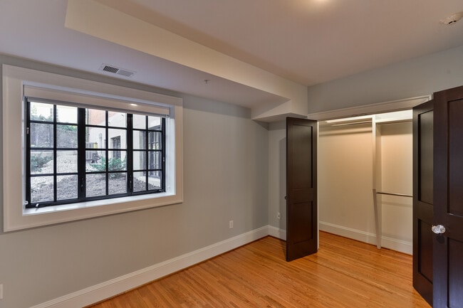 Building Photo - 1411 Willow Ave