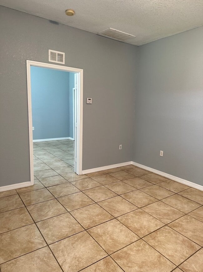 Building Photo - 2 Bed/2 Bath in Haines City - ready for immediate move in!