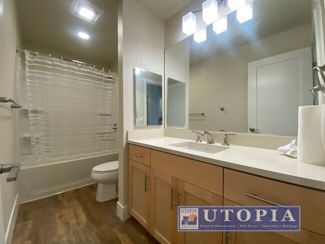 Building Photo - Beautiful 2 Bedroom, 2 Bathroom ground floor unit located in the heart of Seabright