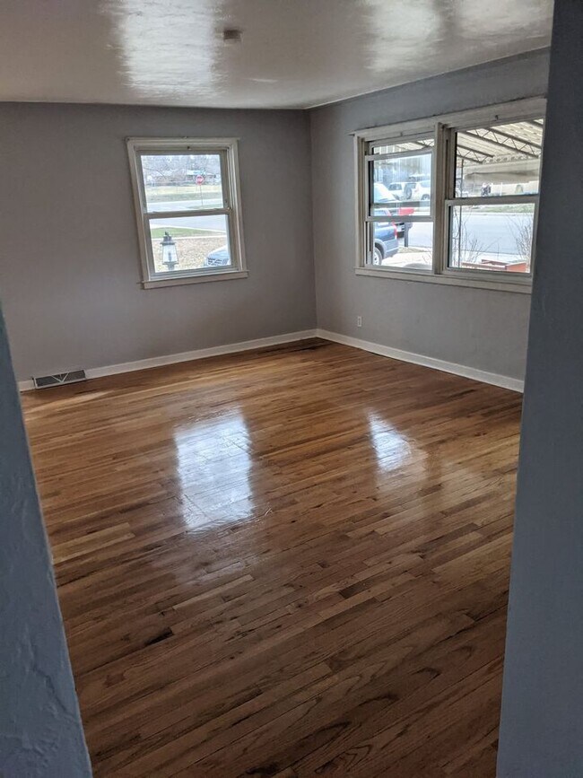 Building Photo - 470 S Pierson ST