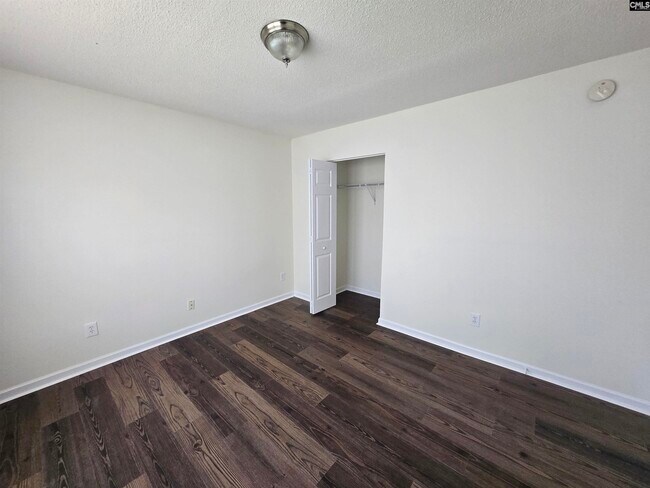 Building Photo - 132 Fox Grove Cir