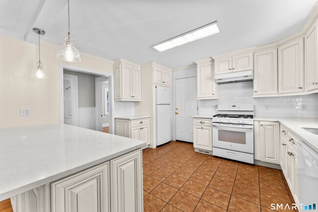 Building Photo - 41 Grasso Terrace