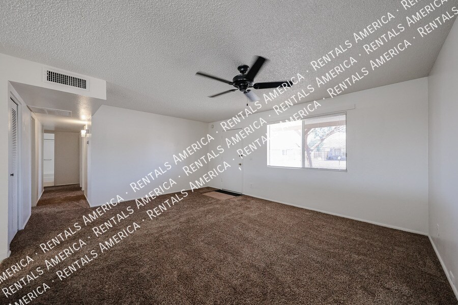 Building Photo - 6913 W Solano Dr N