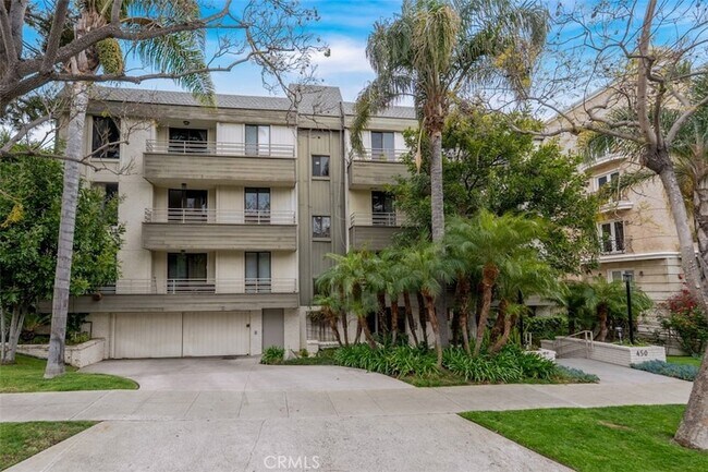 Building Photo - 450 N Oakhurst Dr