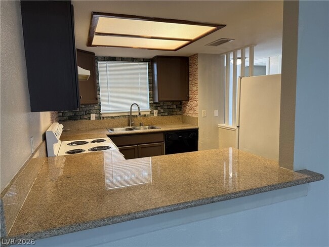 Building Photo - 3823 S Maryland Pkwy