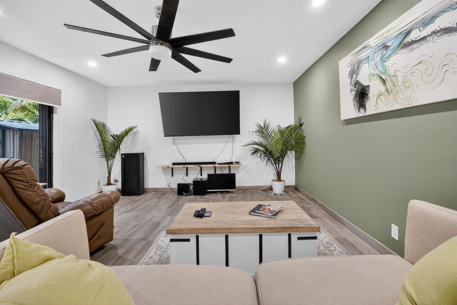 Building Photo - 110 N Delaware Blvd