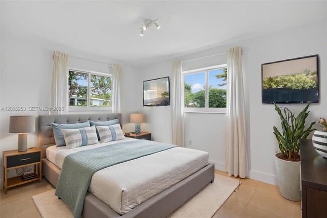 Building Photo - 8161 SW 104th St