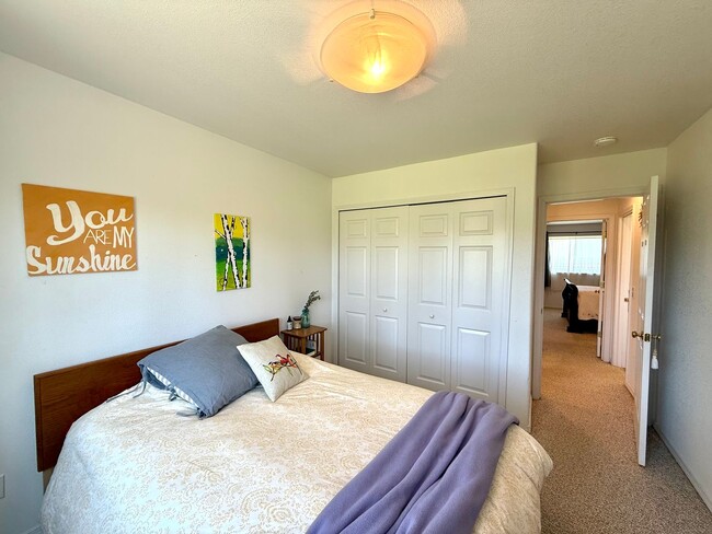 Building Photo - Charming Fully Furnished 2-Bedroom Home