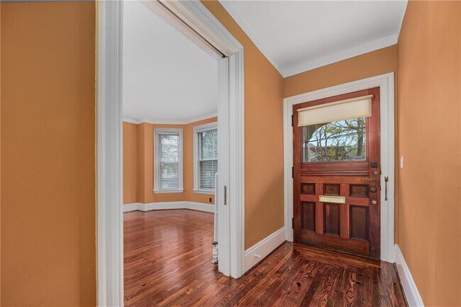 Building Photo - 22 Sycamore St