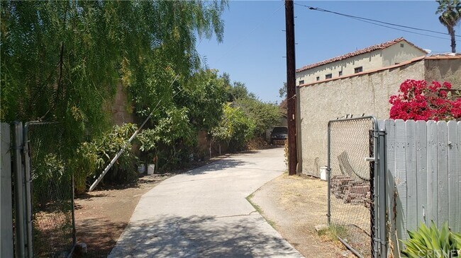 Building Photo - 622 Naranja Dr