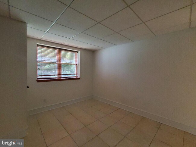 Building Photo - 4802 S Haven Dr