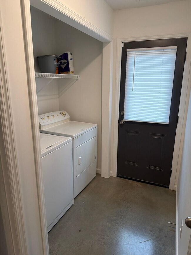 Building Photo - 526 Gadsden Rd NW