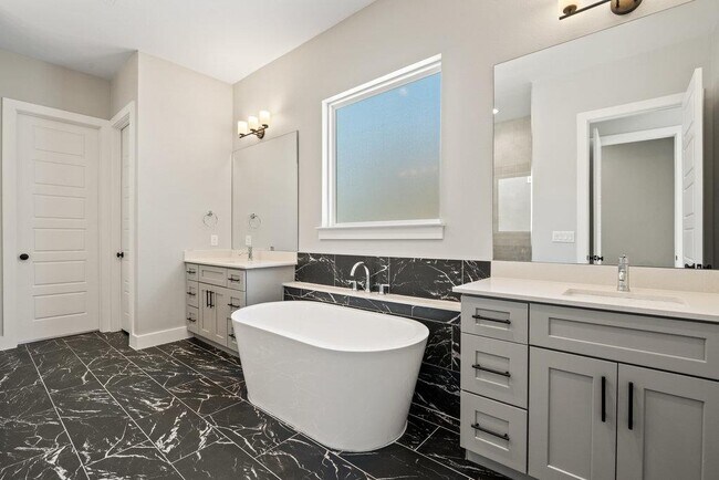 Building Photo - 3018 Sunridge Dr