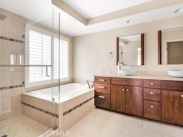 Building Photo - 6062 Panorama Dr