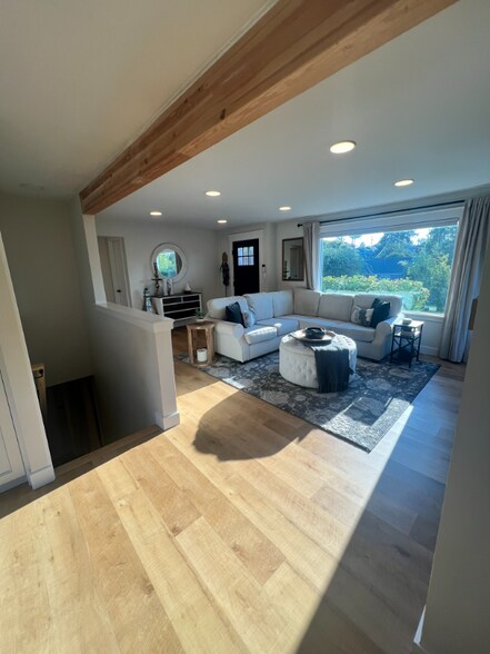 Building Photo - 6002 37th Ave SW