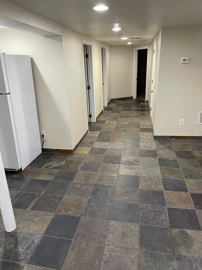 Building Photo - 2703 W Medill Ave