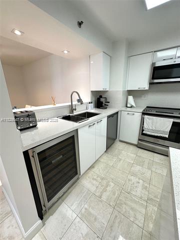 Building Photo - 5757 Collins Ave