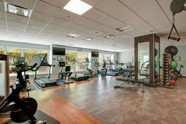 Building Photo - 57 E Delaware Pl