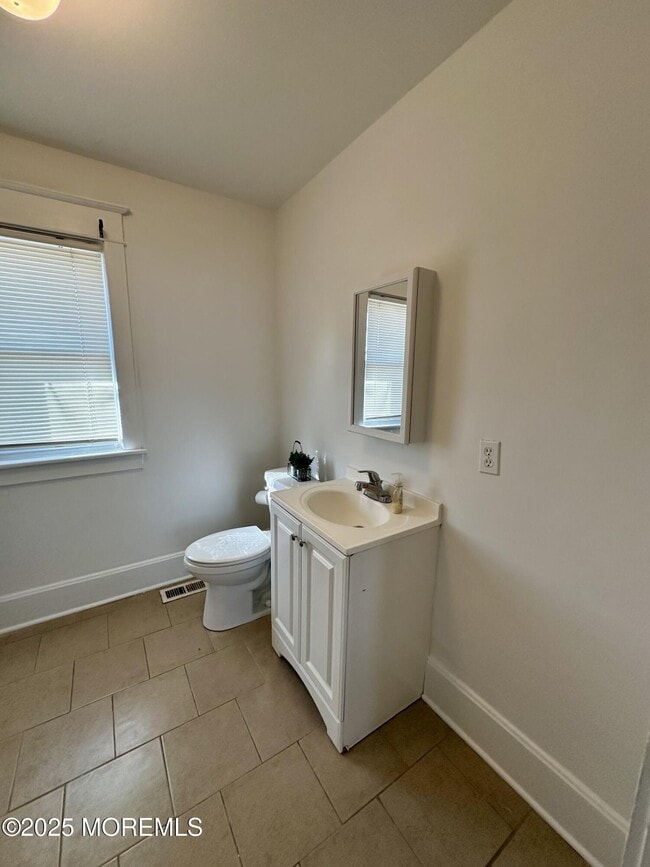 Building Photo - 139 Otis Ave