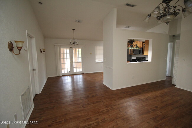 Building Photo - 1735 Hazelton St NW