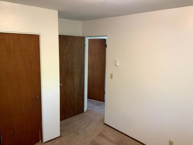 Building Photo - 2 Bedroom Near Harlow