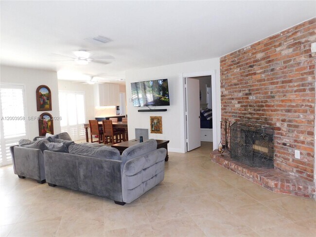 Building Photo - 108 NE 30th St