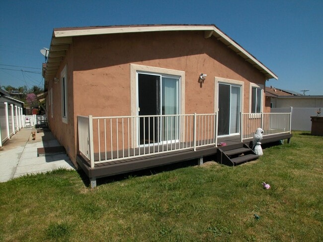 Building Photo - Charming 4-Bed 3-Bath in Paradise Hills