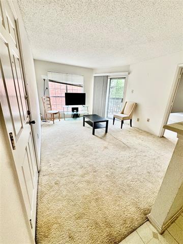 Building Photo - 18333 Roehampton Dr