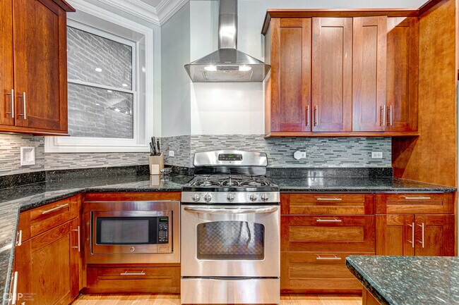 Building Photo - 2116 W Potomac Ave