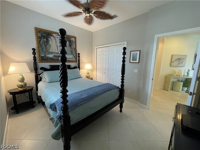 Building Photo - 10640 Camarelle Cir