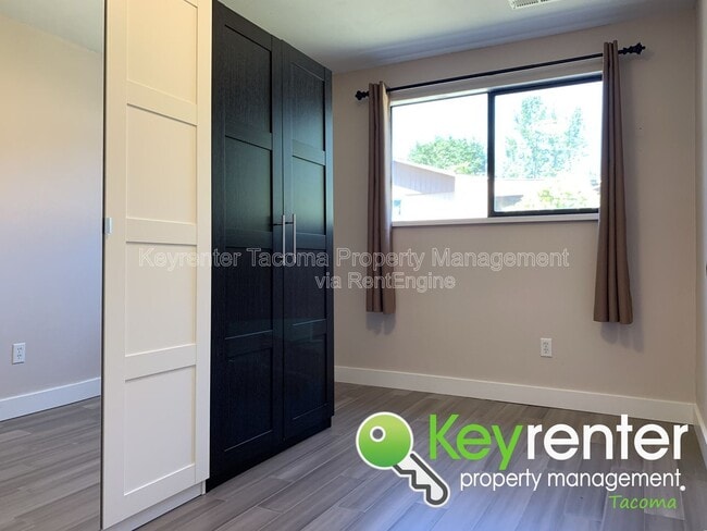 Building Photo - 1355 E 44th St