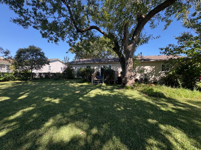 Building Photo - 5313 Sir Barton Dr