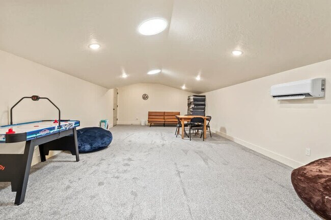 Building Photo - 303 CM Rdg Ln