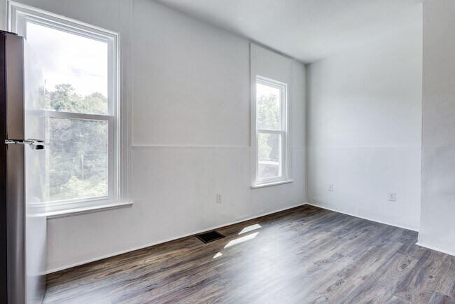 Building Photo - 2637 S 18th St