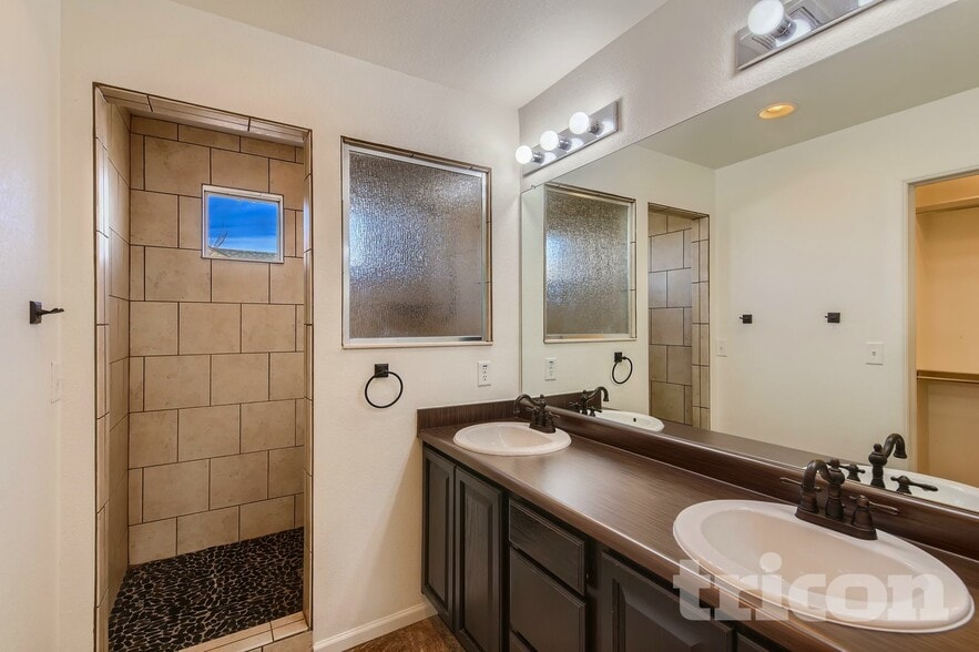 Building Photo - 201 Pear Lake Way