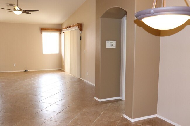 Building Photo - 4943 W Rosebay Dr