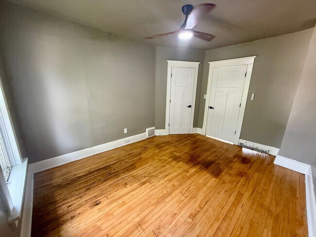 Building Photo - 709 Henrietta St