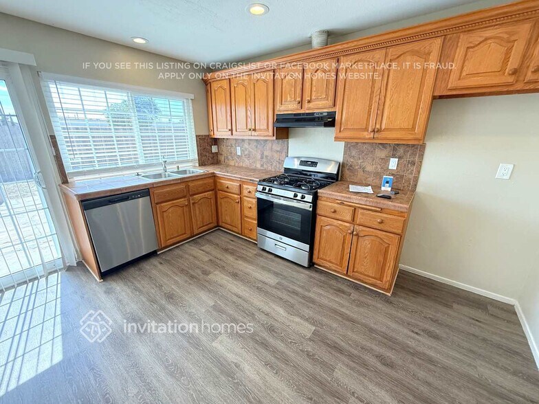 Building Photo - 748 E Turmont St