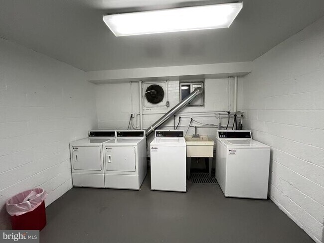 Building Photo - 10650 Weymouth St